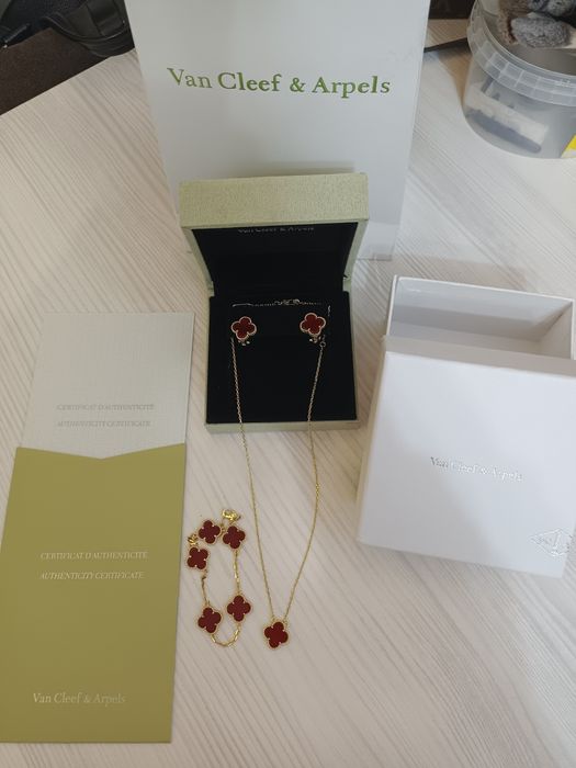 Продам набор серебро 925. Новое . Уступлю