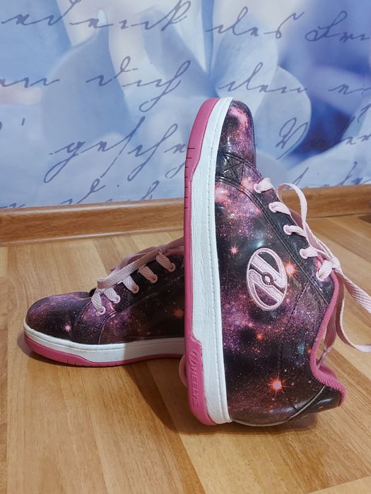 Роликовые кроссовки Heelys.