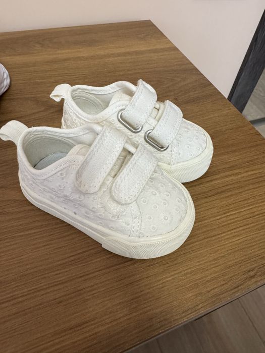 Бебешки обувки нови