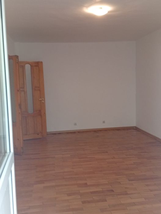 Vând apartament trei camere etaj 2,zonă rezidențială  Piatra Neamț