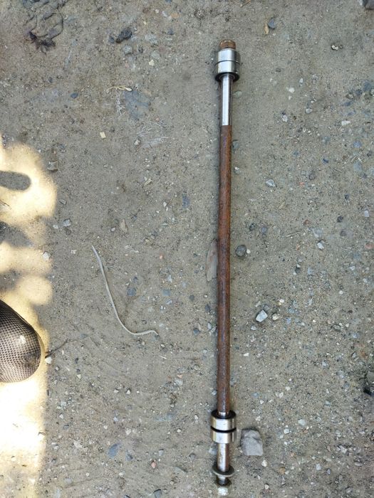 Ось для тачек с подшипниками