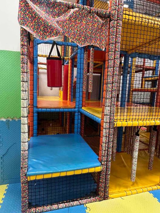 Лабиринт/плейграунд за детски център