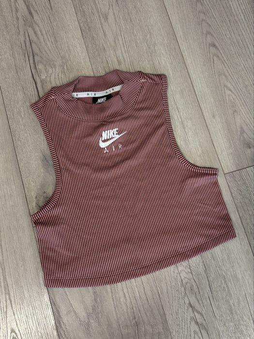НОВ Nike къс потник