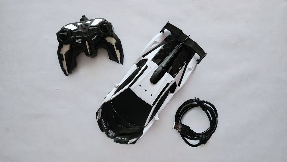 Masina cu telecomanda