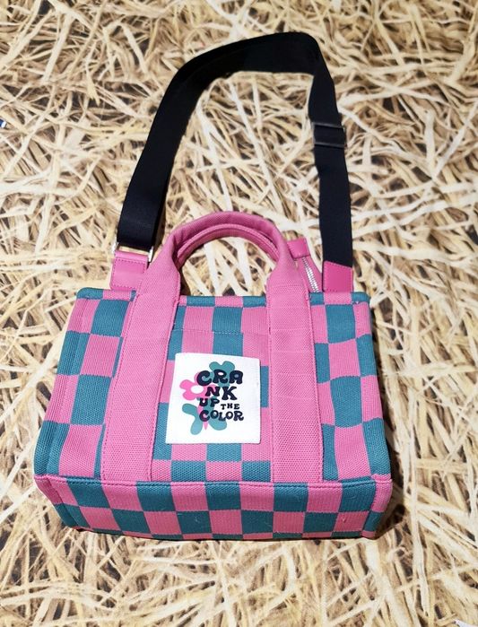 Цветна дамска чанта изработена от здрав текстил  от "Reserved " НОВА