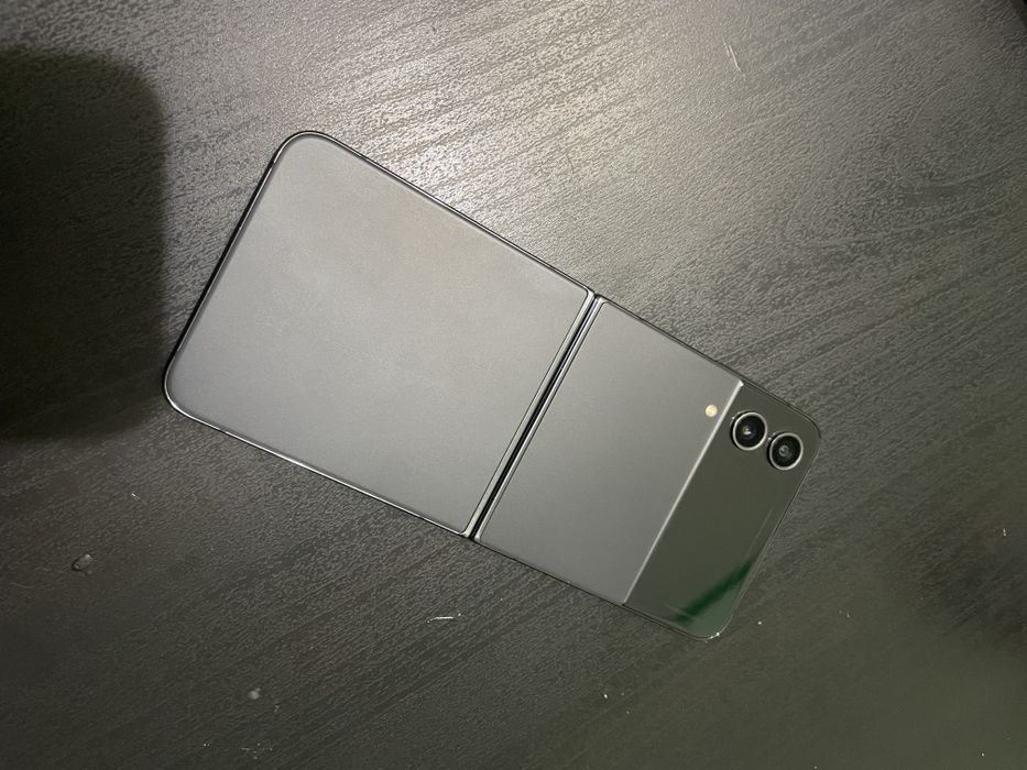 Z flip 4 impecabil