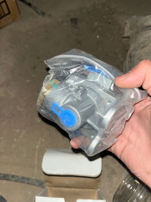 Продам клапан  + подушку