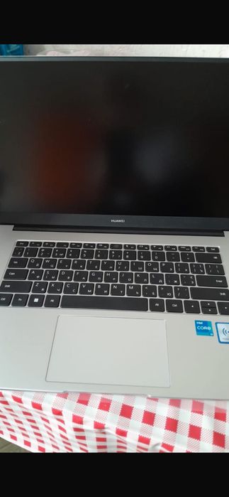 Продаю ноутбук Huawei в отличном состоянии