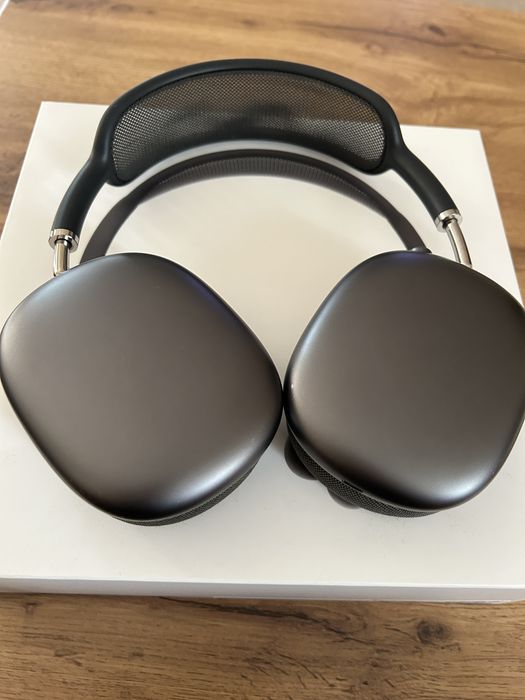 AIRPODS MAX lighting port