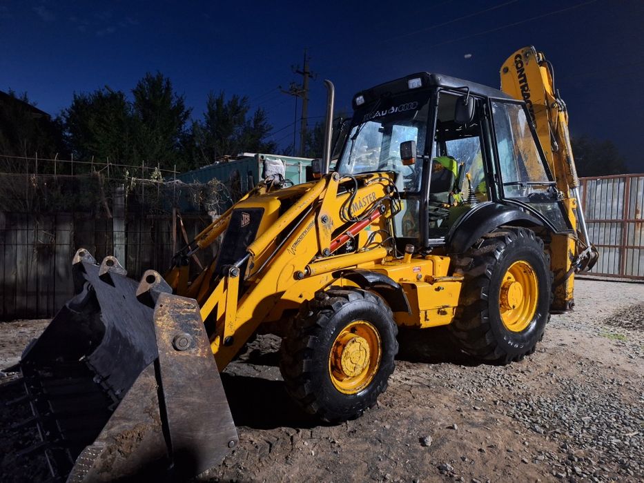 Эксковатор погрузчик 3 в 1