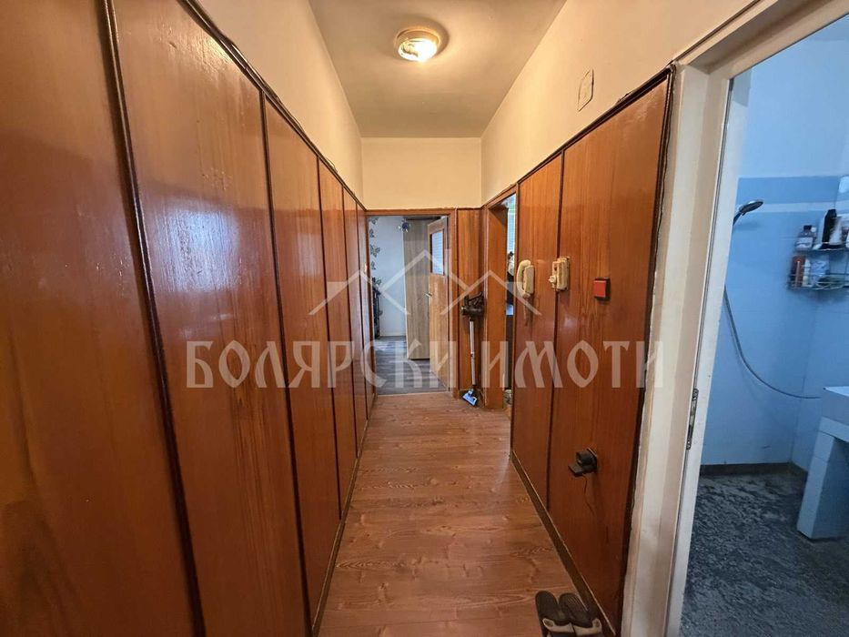 Продава се Четиристаен апартамент в Велико Търново, Център - 115 кв.м за 1261 €/кв.м - Снимка #12