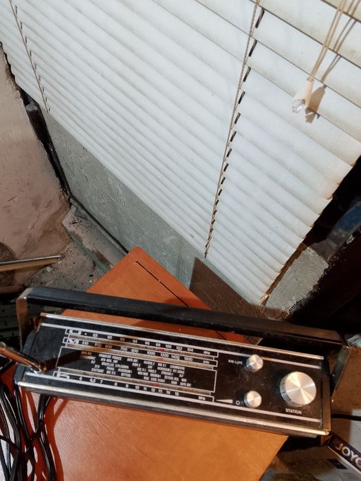 Стари транзисторни радио приемници.