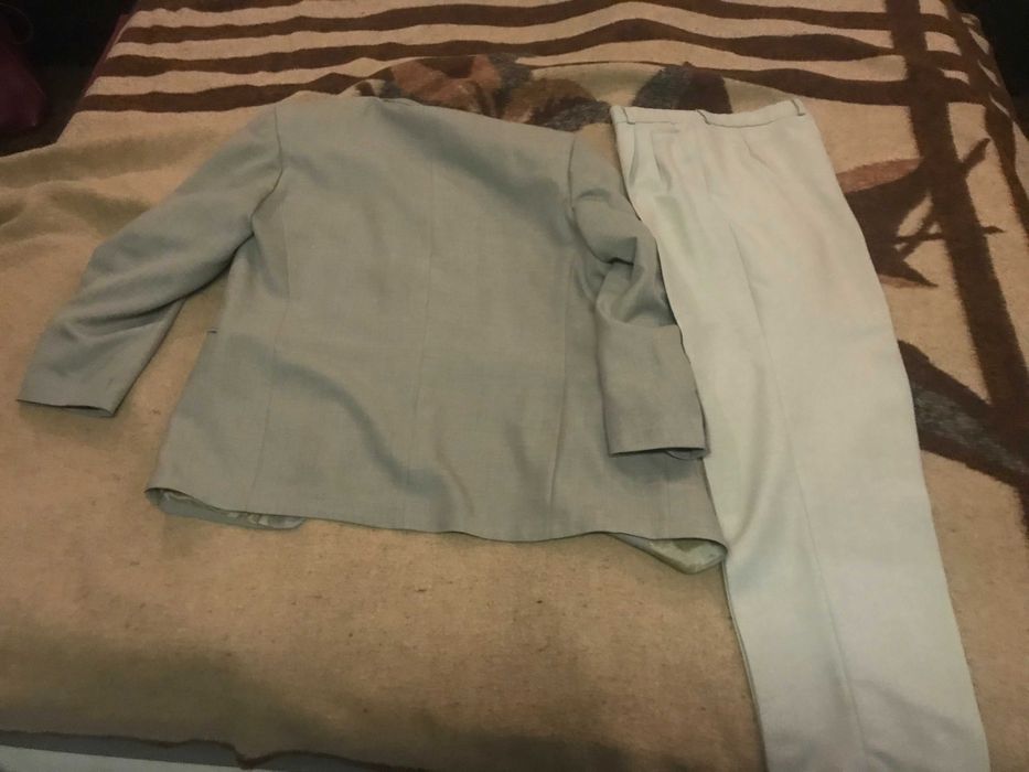 Продавам  костюм - сако и панталон размер 52/176