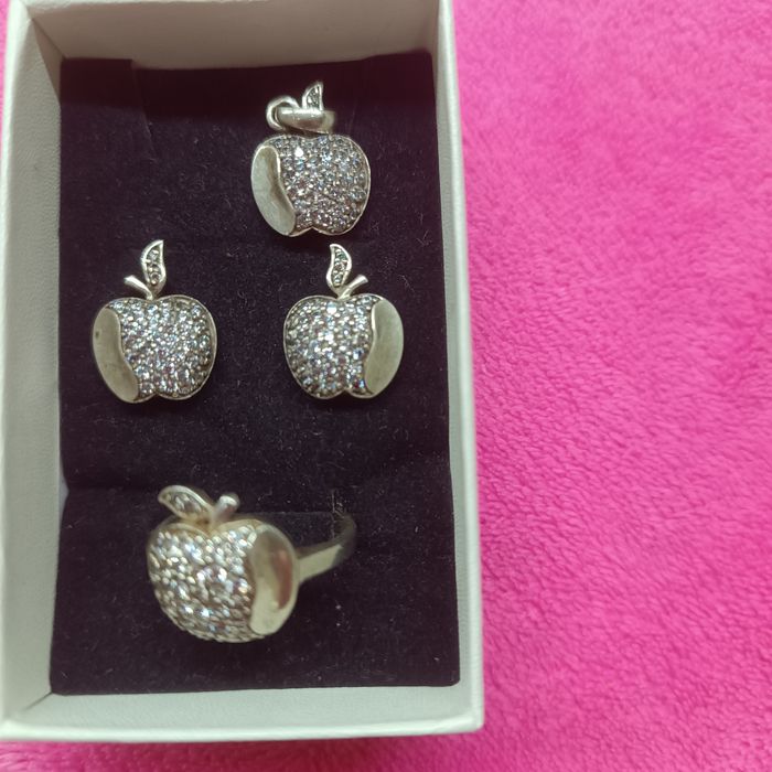 Продам серебряный комплект