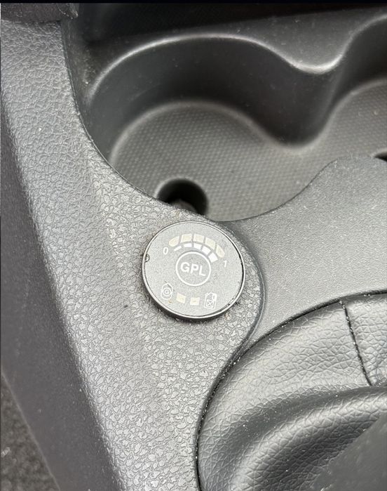 Închiriez Dacia Logan MCV 2017, 0.9, GPL - pentru Bolt / Uber – Pitești
