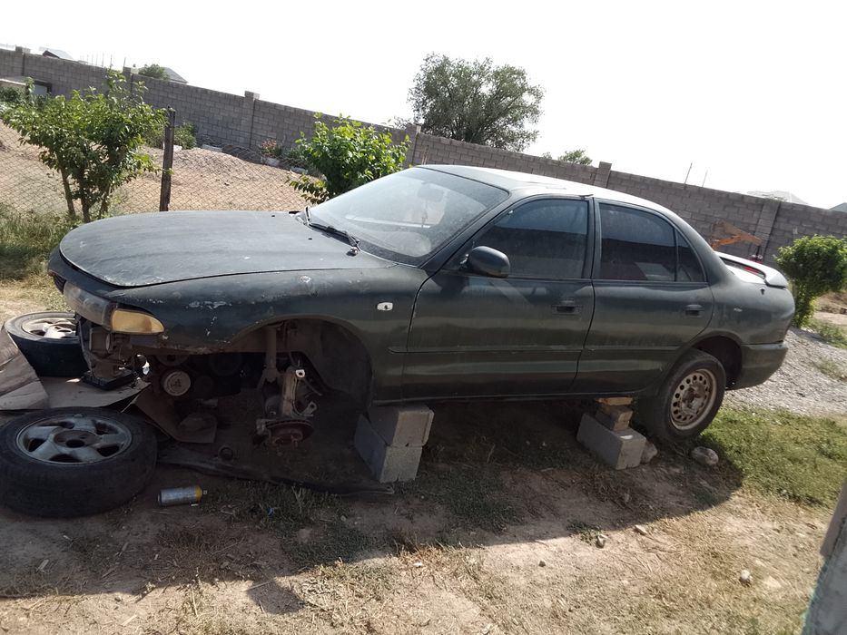 Срочно продам по запчастям  Галант дутый