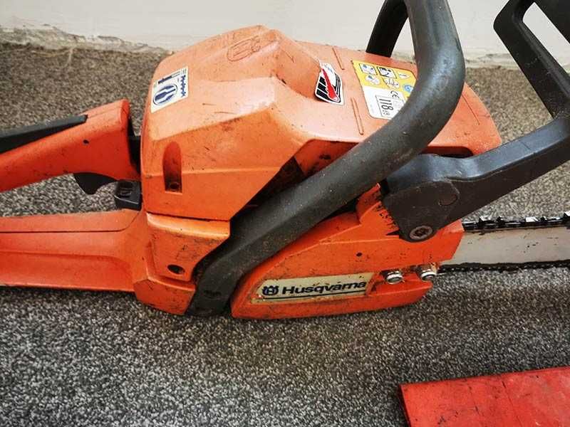 Бензинов верижен трион бензинопил HUSQVARNA 137 резачка за дърва