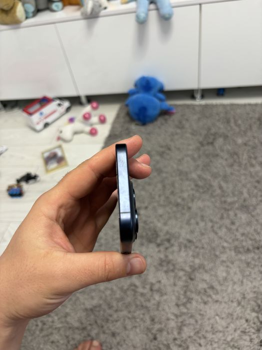 Vand iphone 15 pro pentru piese