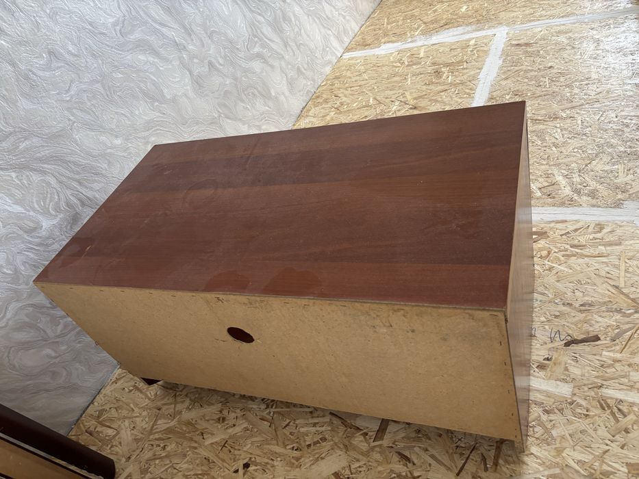 Тумба под телевизор продам………….