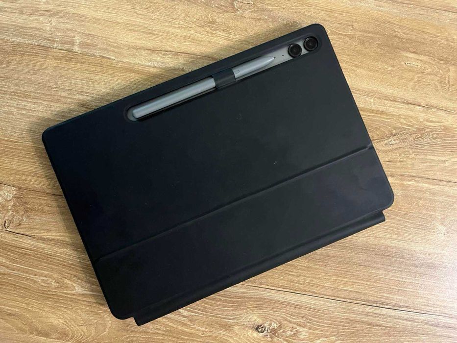 Samsung Galaxy Tab S9FE+ & Magic Keyboard