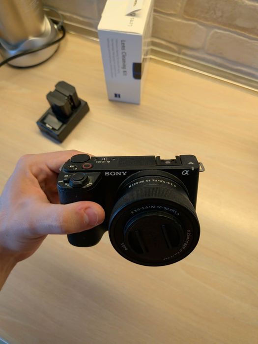 Sony ZV-E10 II + обективи, микрофон Rode, батерии и карти – комплект