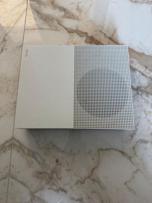 Vând Xbox One S , stare perfecta
