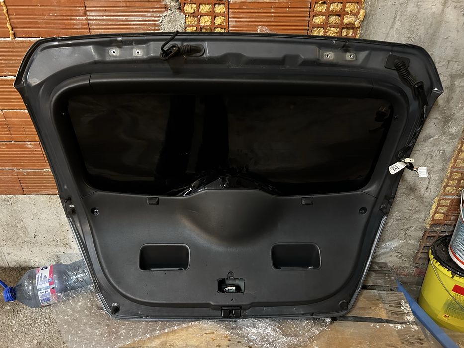 Заден капак, стоп, моторче за чистачка и ел дръжкза хюндай I30 хечбек,