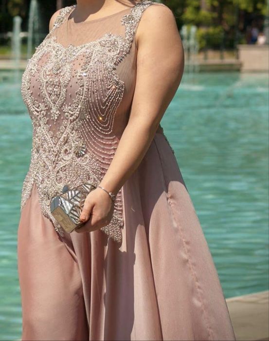 Официална рокля с камъни цвят пудра/розова и шифон