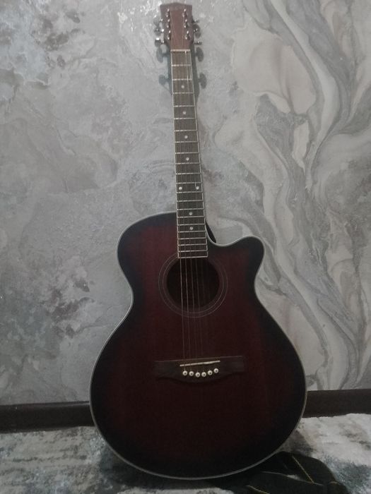 акустическая гитара в очень хорошей состоянии