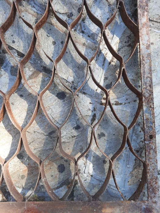 Решетки, метални пана за прозорци или ограда