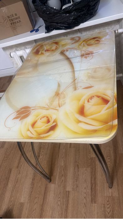 Стол кухонный стеклянный