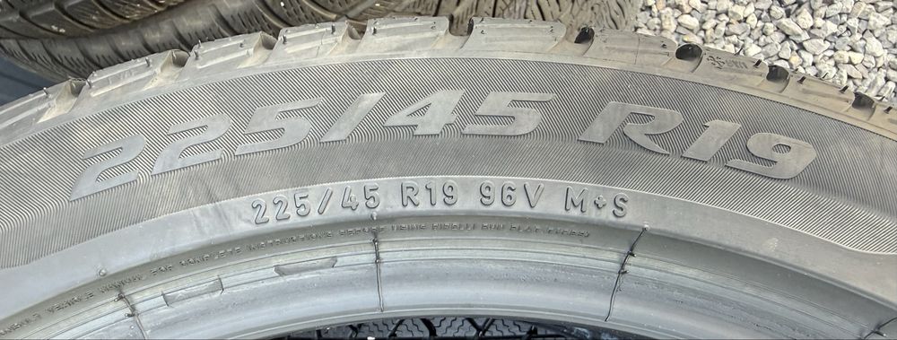4бр 225/45/19 на 8мм Пирели