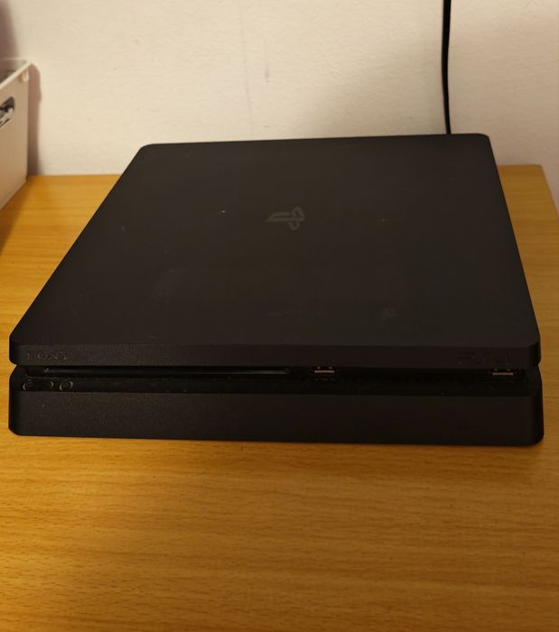 PS4 modat  în stare foarte bună