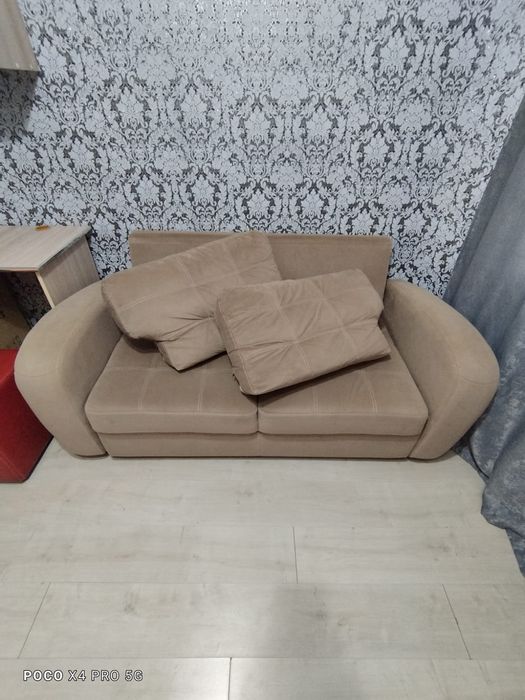 Диван двухместный