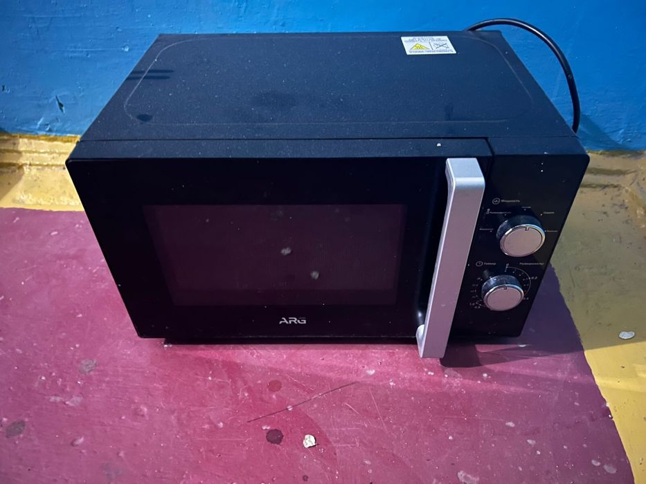 Продаю микроволновку в хорошем состояние