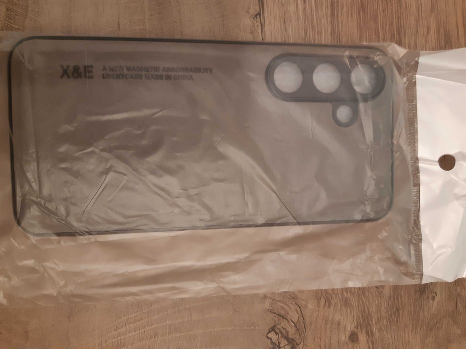 Samsung S25, 6.2', 3 Калъфa и 4 Протектора.