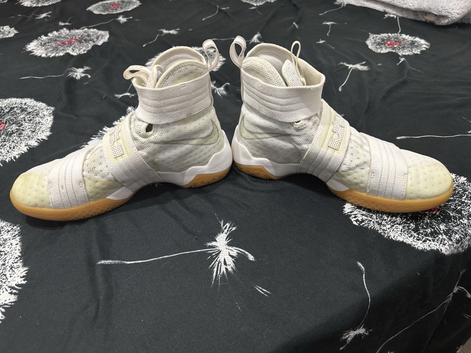 Nike Lebron James  marimea 40,5