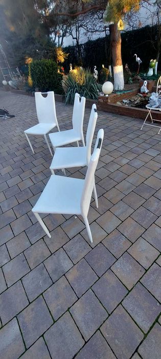 Vand scaune albe din piele