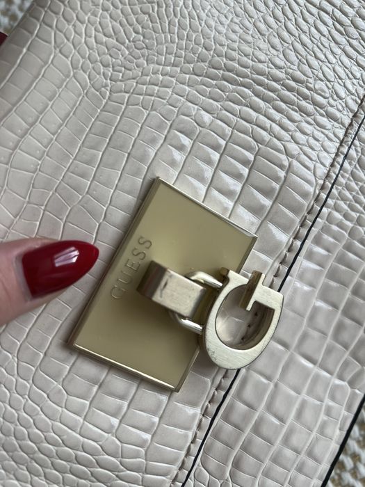 Дамска оригинална чанта Guess