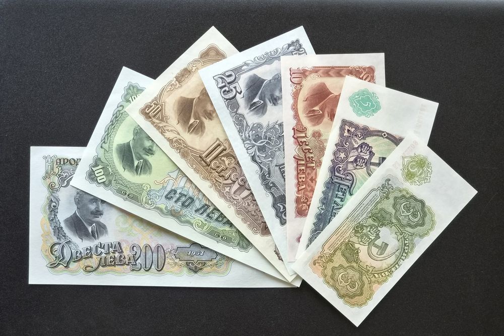 Лот от  Непрегъвани 7 броя   Банкноти (UNC) 1951година  .