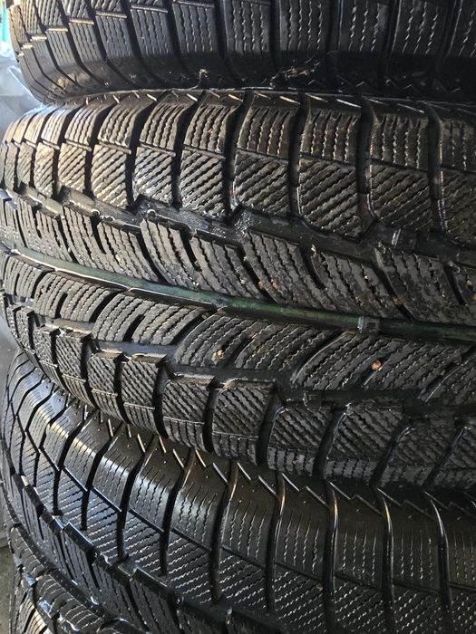Шины зима 235/65/17. Комплект