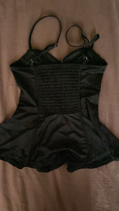 Дамски топове в размер S и XS. В добро състояние ( обличани са рядко).