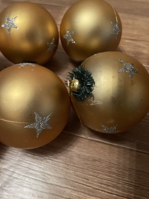 Елочные игрушки на елку