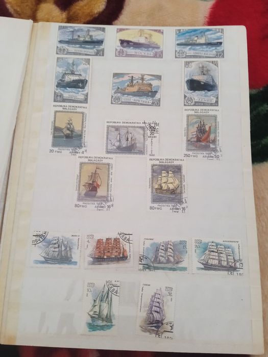 Булар Ссср давридаги маркалар катта альбом килиб тахланган