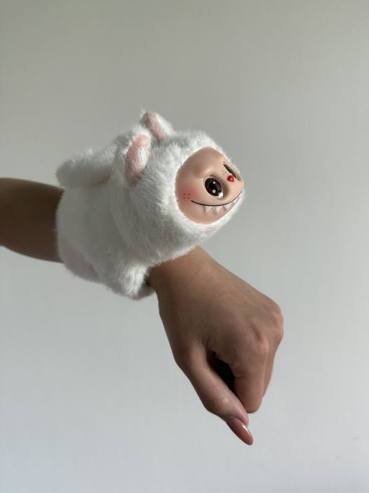 Лабубу игрушки и браслеты