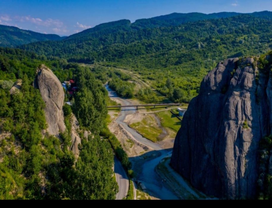 Teren 1600 mp Podu Cheii   lângă Baraj Paltinu  ideal cabane,   casă vacanță