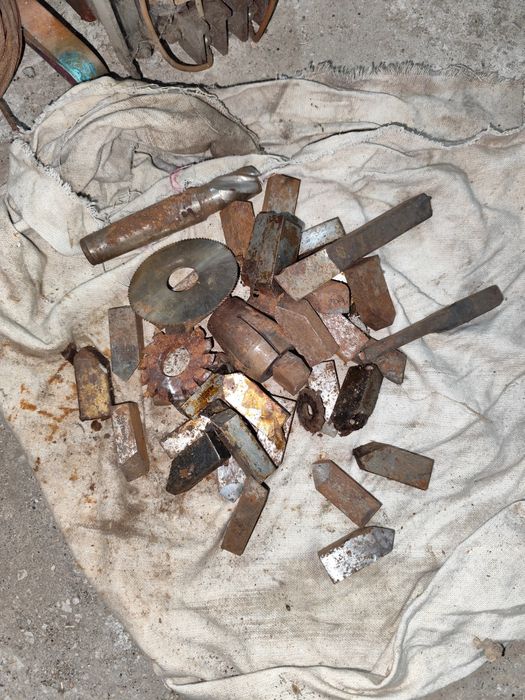 Продам резец токарный