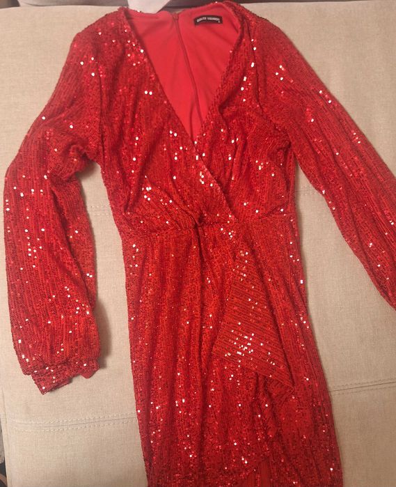 Официална рокля в червен цвят