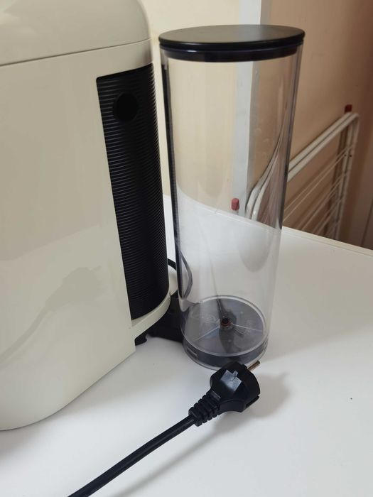 Кафемашина с капсули Nespresso VERTUO Plus GCB2