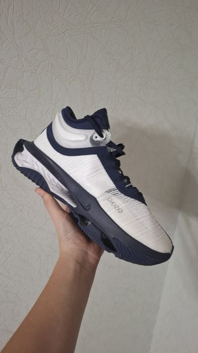 Продам баскетбольные кроссовки Nike